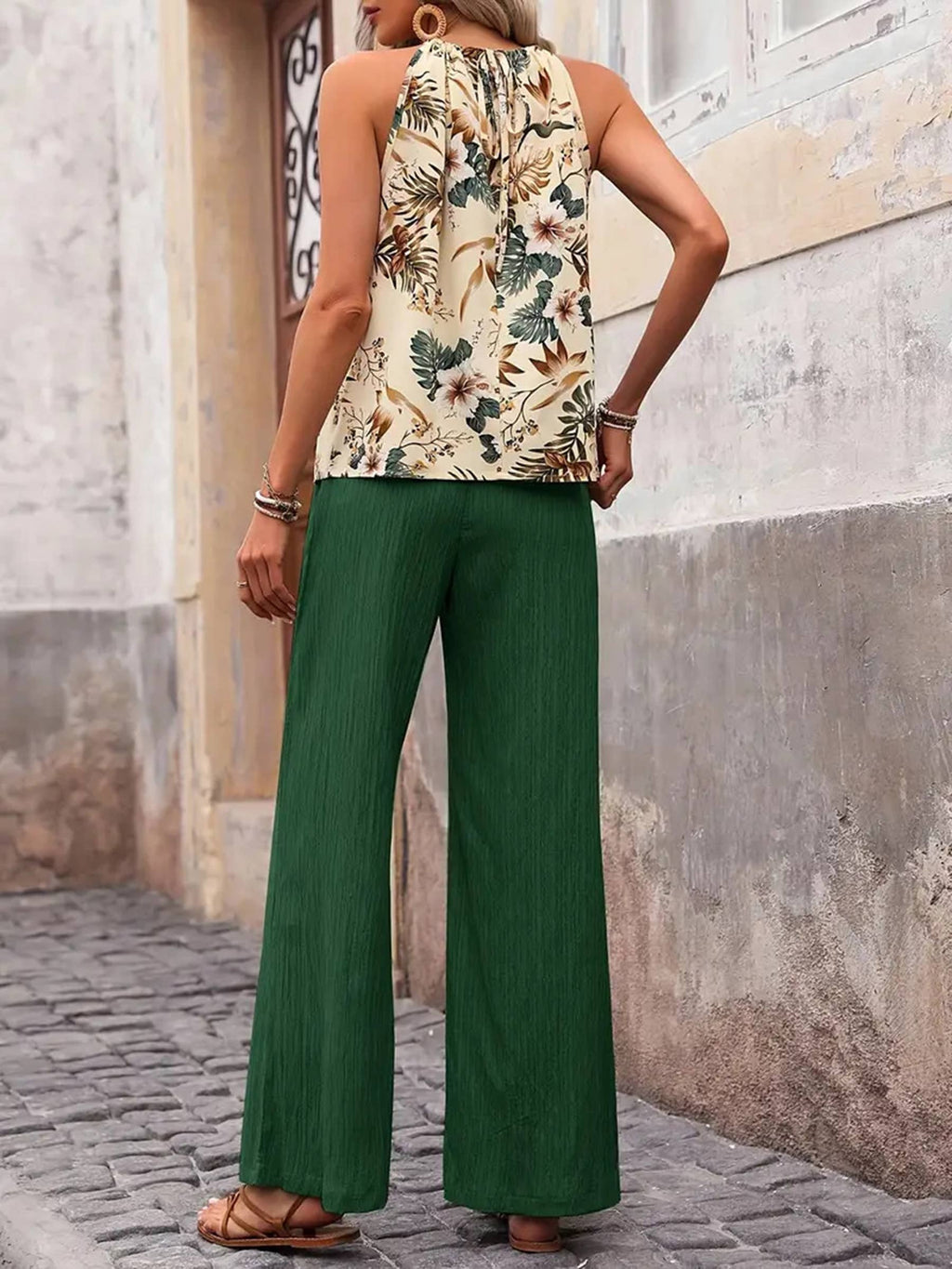 Two Piece Set Of Sleeveless Top and Pants